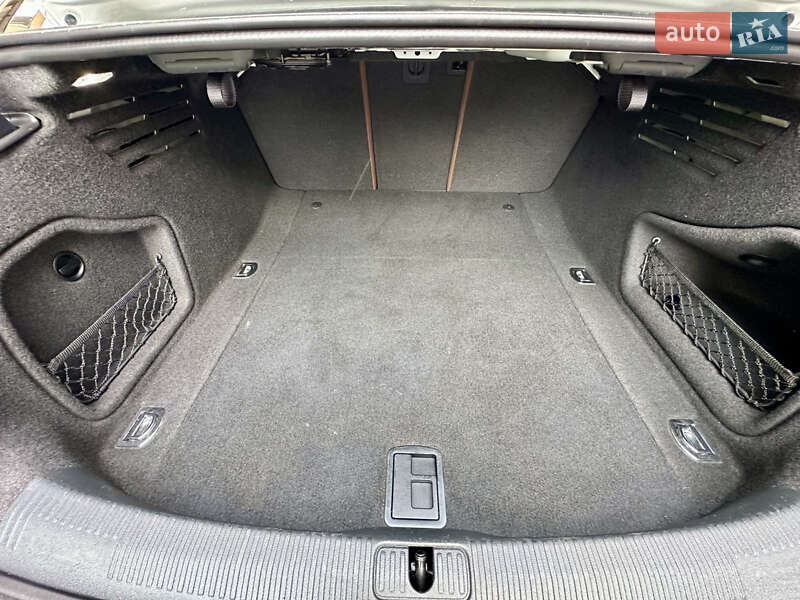 Седан Audi A4 2017 в Киеве