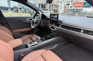 Седан Audi A4 2022 в 