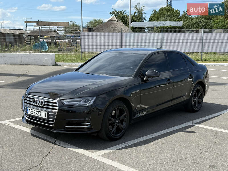 Седан Audi A4 2018 в Дніпрі