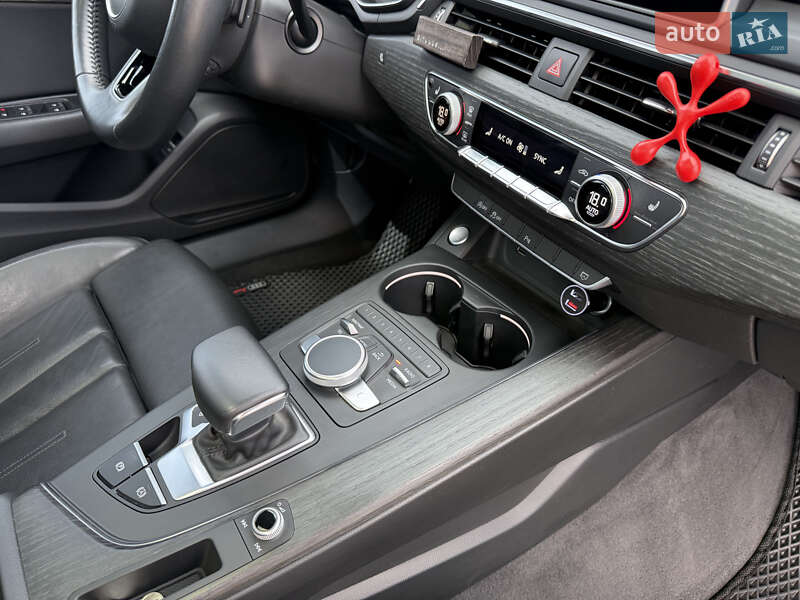Седан Audi A4 2018 в Дніпрі