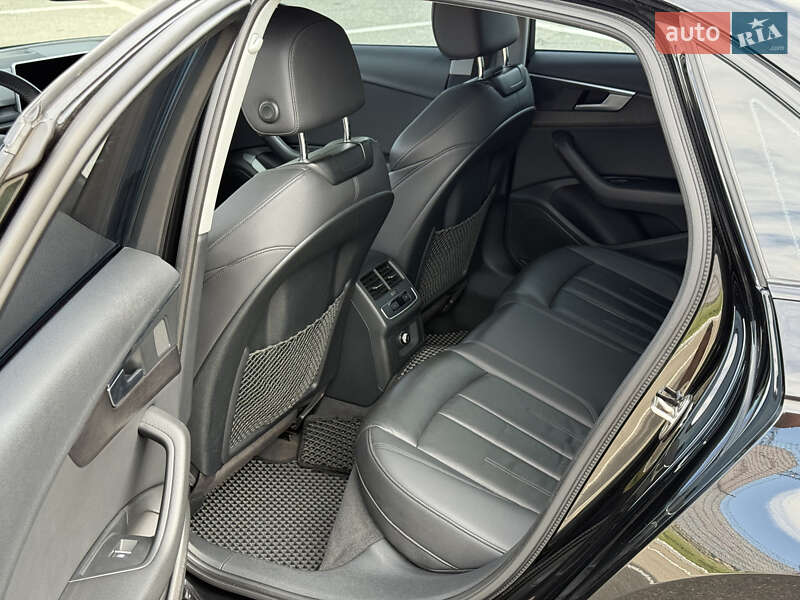 Седан Audi A4 2018 в Дніпрі
