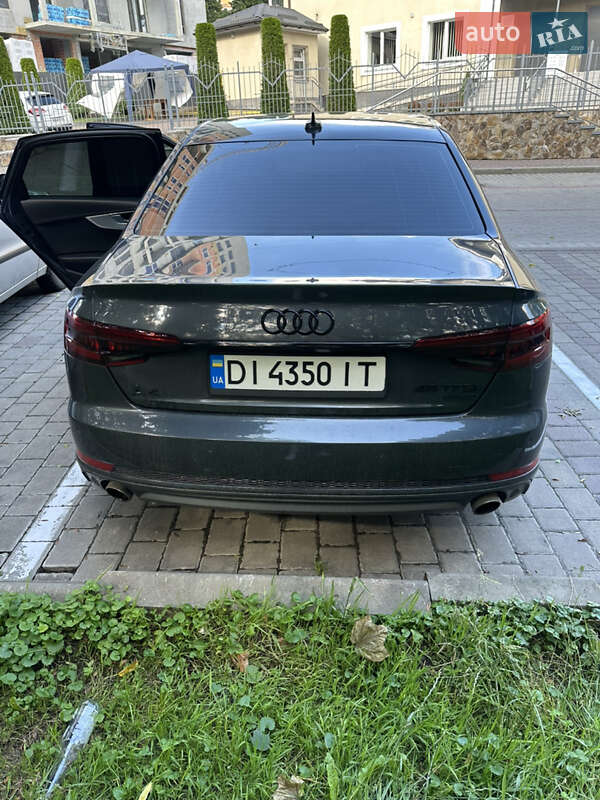 Седан Audi A4 2016 в Львові