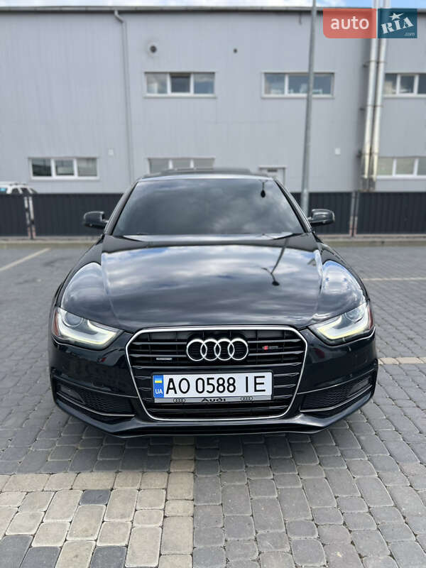 Седан Audi A4 2013 в Мукачево