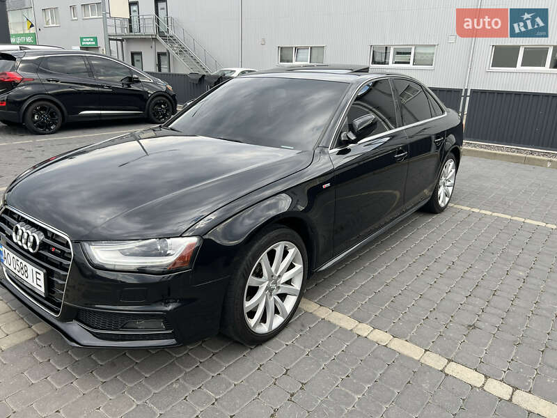 Седан Audi A4 2013 в Мукачево