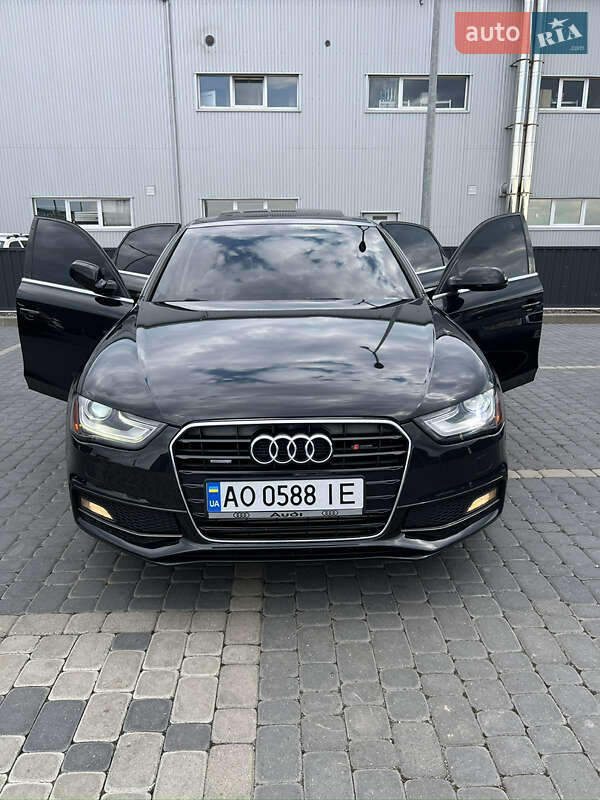 Седан Audi A4 2013 в Мукачево