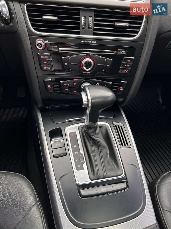 Седан Audi A4 2013 в Мукачево