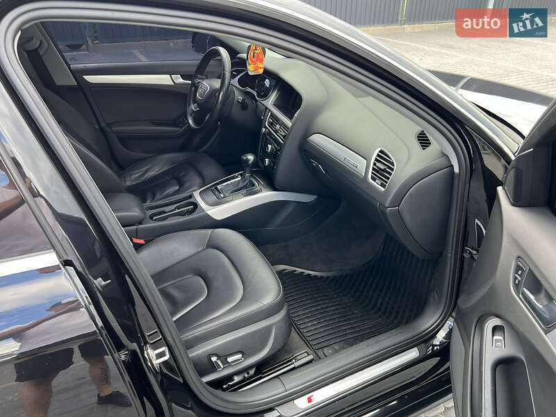 Седан Audi A4 2013 в Мукачево
