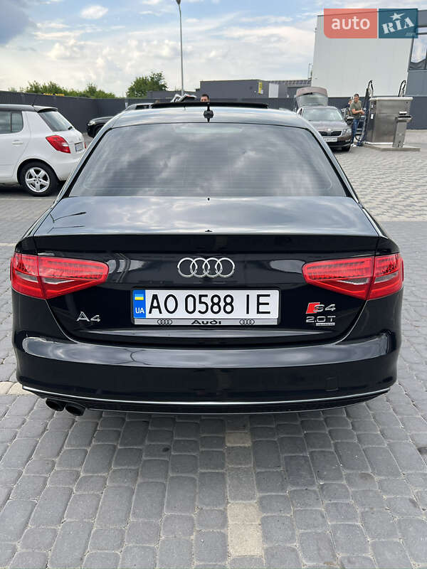 Седан Audi A4 2013 в Мукачево