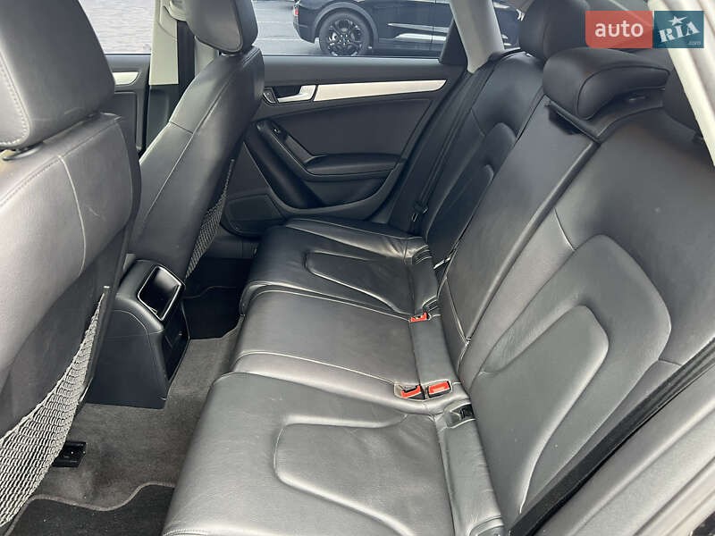Седан Audi A4 2013 в Мукачево