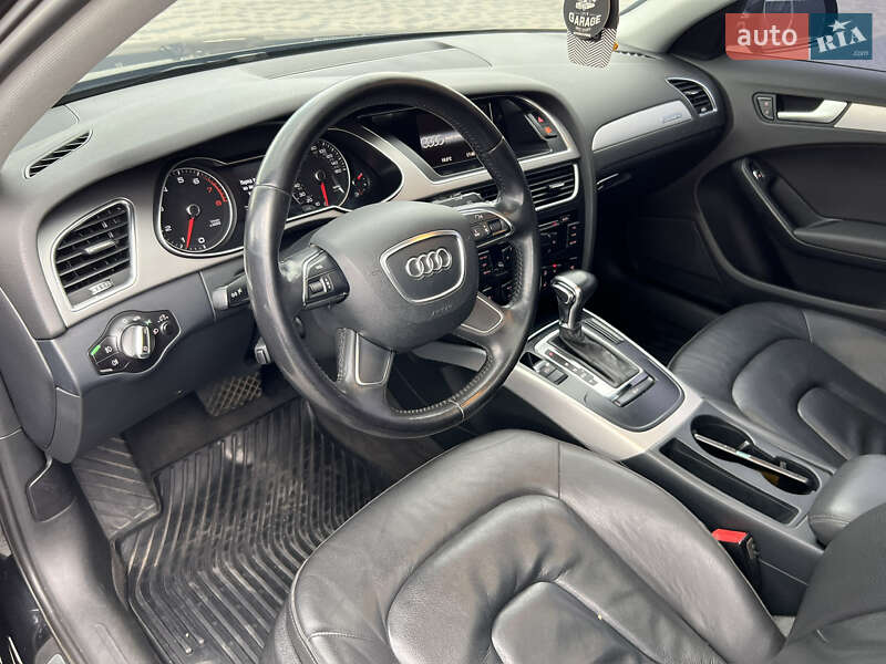 Седан Audi A4 2013 в Мукачево