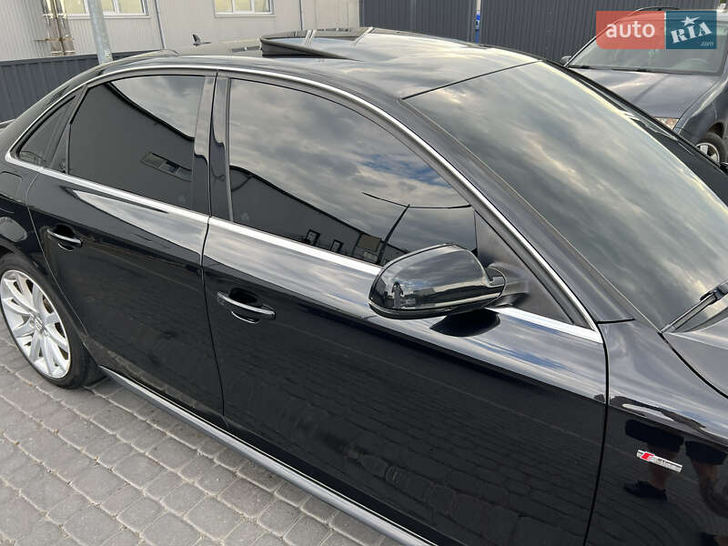 Седан Audi A4 2013 в Мукачево