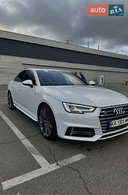 Седан Audi A4 2016 в 