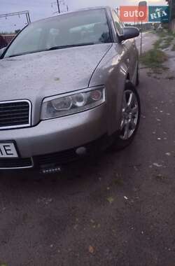 Седан Audi A4 2002 в Хотине