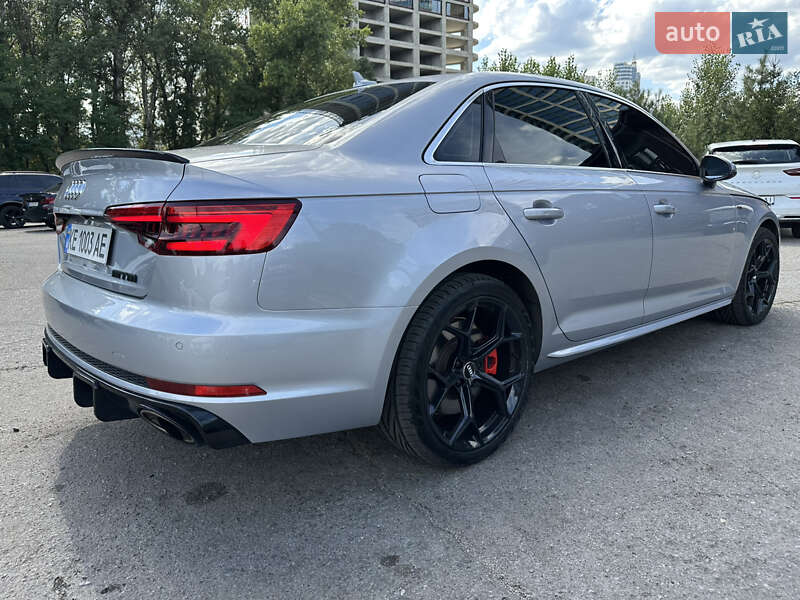 Седан Audi A4 2017 в Дніпрі