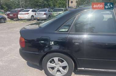 Седан Audi A4 1995 в 