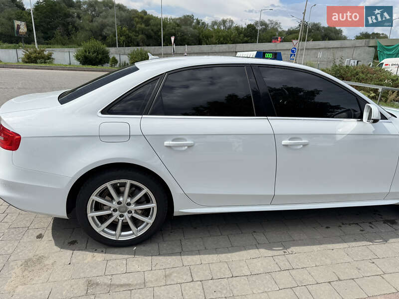 Седан Audi A4 2014 в Івано-Франківську