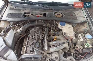 Седан Audi A4 1995 в 