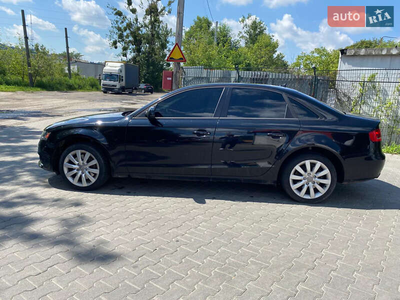 Седан Audi A4 2011 в Львові