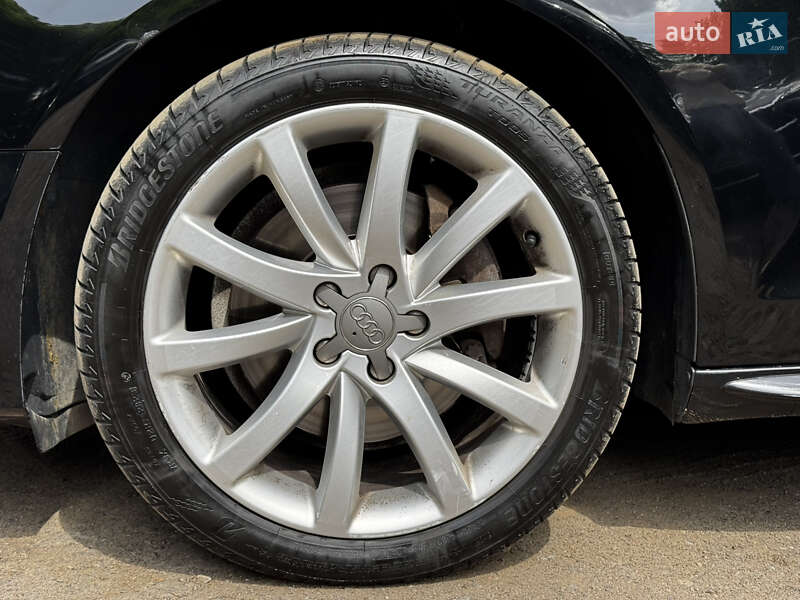 Седан Audi A4 2013 в Львові