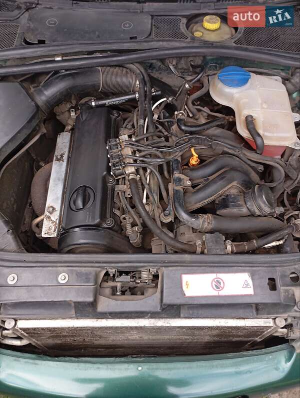 Седан Audi A4 2001 в Краснограді