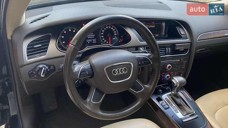 Седан Audi A4 2012 в Ивано-Франковске