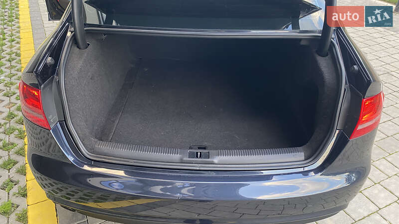 Седан Audi A4 2012 в Ивано-Франковске