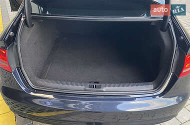 Седан Audi A4 2012 в 