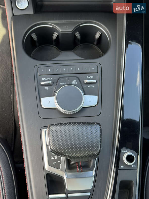 Седан Audi A4 2018 в Киеве