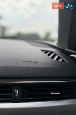 Седан Audi A4 2016 в 
