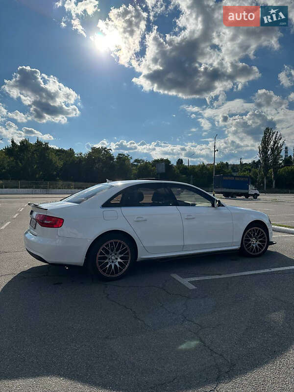 Седан Audi A4 2012 в Киеве