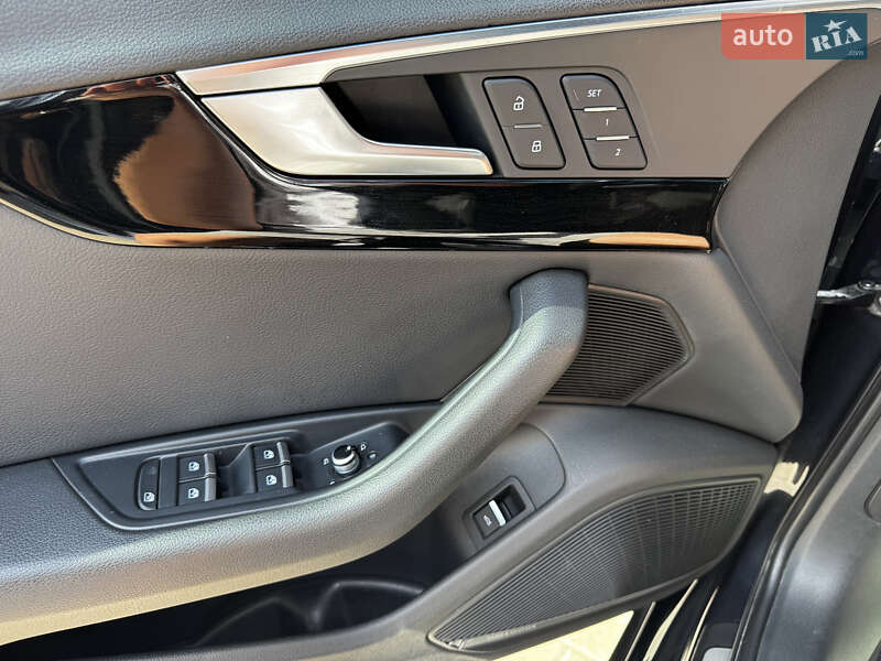 Седан Audi A4 2016 в Киеве