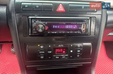 Седан Audi A4 2000 в 