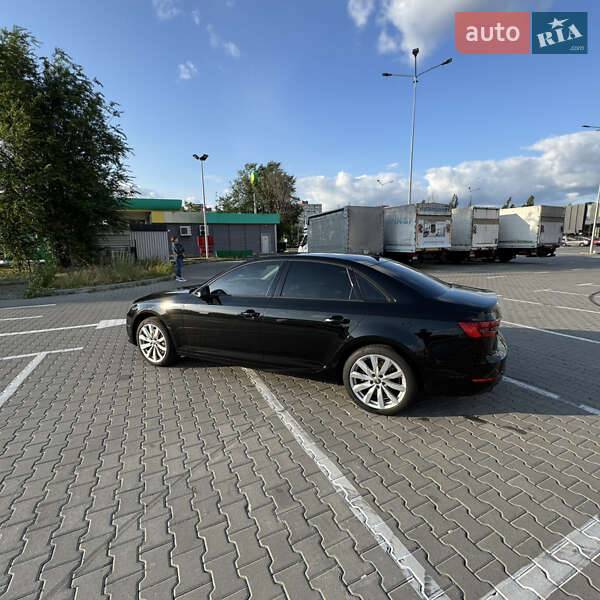 Седан Audi A4 2016 в Киеве