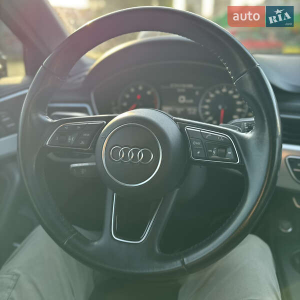 Седан Audi A4 2016 в Киеве