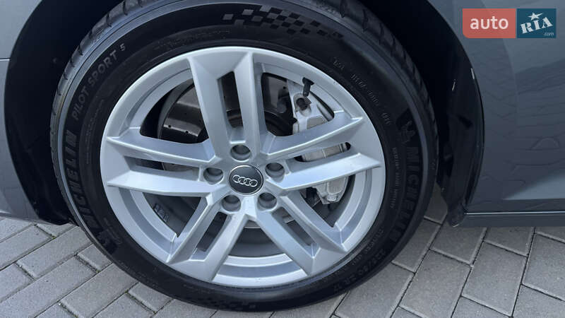 Седан Audi A4 2017 в Львові