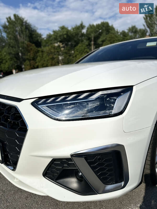 Седан Audi A4 2022 в Запорожье