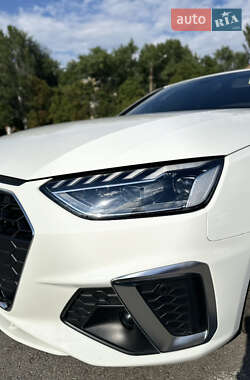 Седан Audi A4 2022 в 