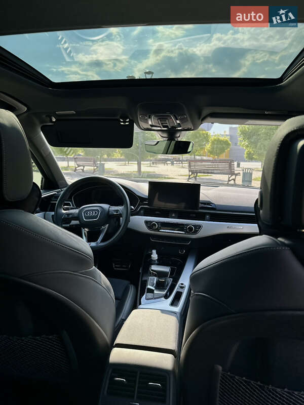 Седан Audi A4 2022 в Запорожье