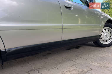 Седан Audi A4 2001 в 
