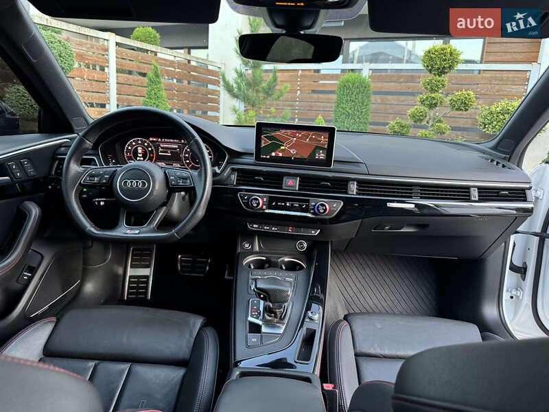Седан Audi A4 2018 в Стрию