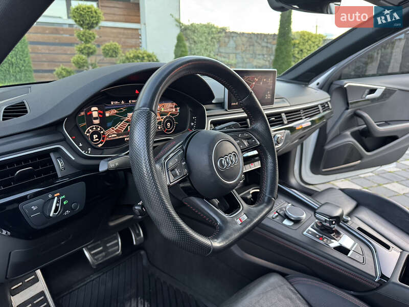 Седан Audi A4 2018 в Стрию