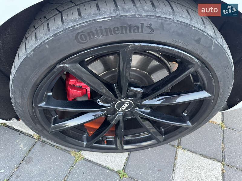 Седан Audi A4 2018 в Стрию