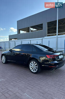 Седан Audi A4 2016 в 