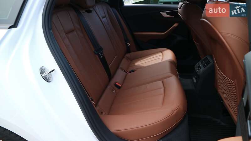 Седан Audi A4 2023 в Киеве