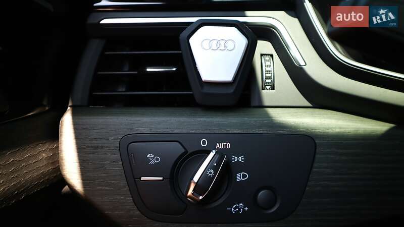 Седан Audi A4 2023 в Киеве