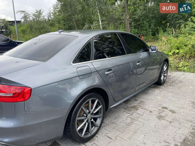 Седан Audi A4 2015 в Львові