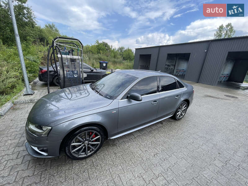 Седан Audi A4 2015 в Львові