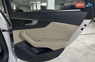 Седан Audi A4 2020 в 