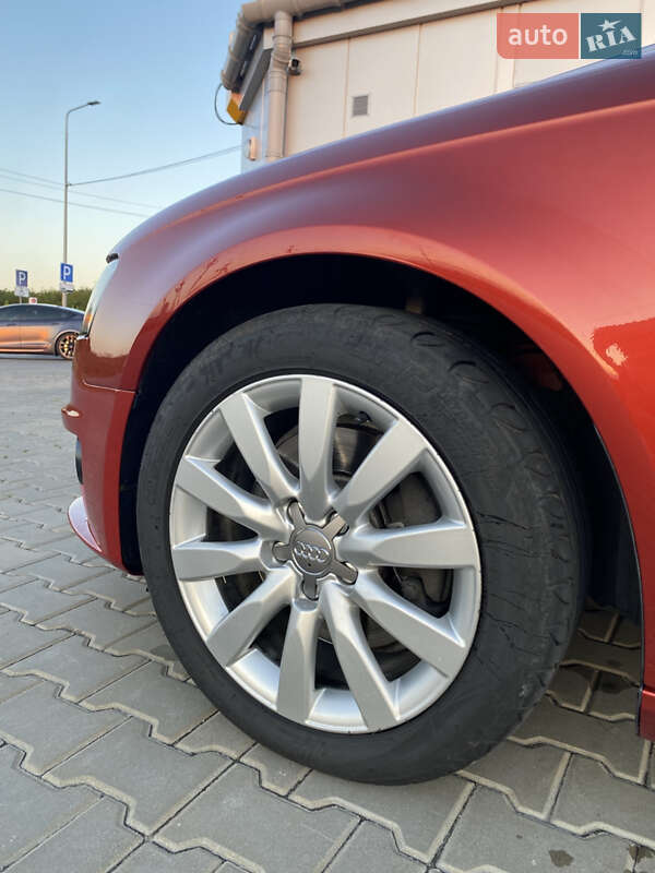 Седан Audi A4 2012 в Горохове