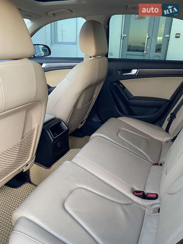 Седан Audi A4 2012 в Горохове